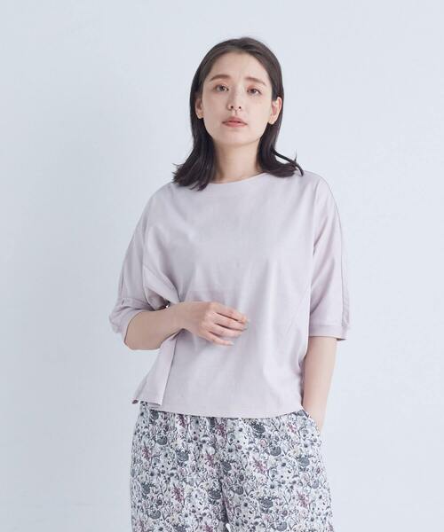 ADIEU TRISTESSE（アデュートリステス）の「オフボディシルエットTシャツ（Tシャツ/カットソー・レディース・ブルー/ブラック/ピンク/レッド/ベージュ・FREE）」の4枚目の写真