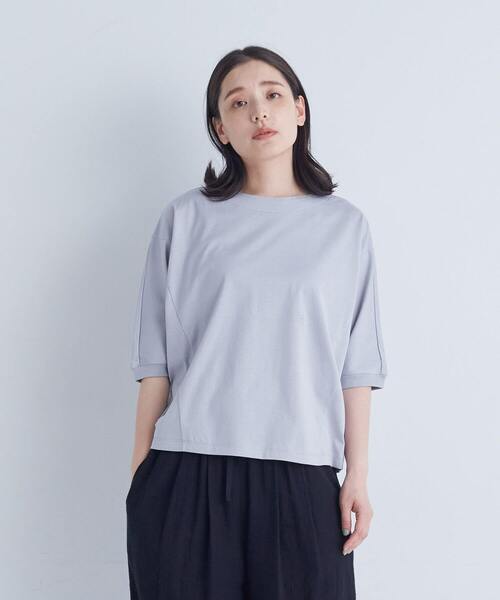 ADIEU TRISTESSE（アデュートリステス）の「オフボディシルエットTシャツ（Tシャツ/カットソー・レディース・ブルー/ブラック/ピンク/レッド/ベージュ・FREE）」の3枚目の写真