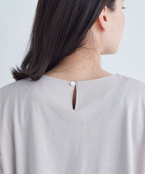 ADIEU TRISTESSE（アデュートリステス）の「オフボディシルエットTシャツ（Tシャツ/カットソー・レディース・ブルー/ブラック/ピンク/レッド/ベージュ・FREE）」の13枚目の写真