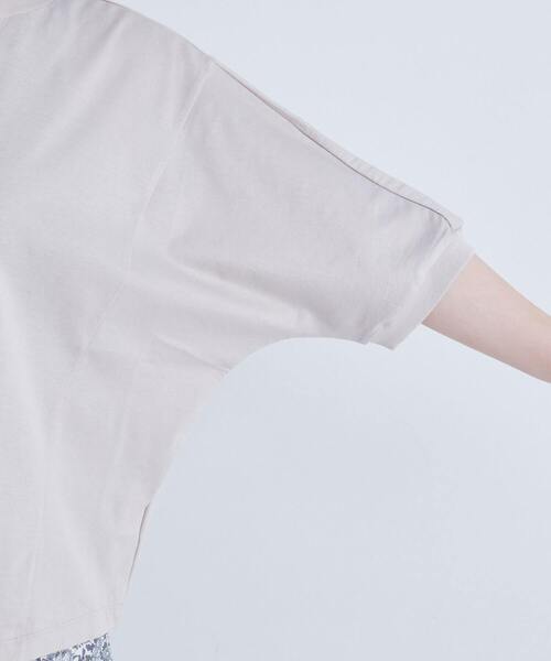 ADIEU TRISTESSE（アデュートリステス）の「オフボディシルエットTシャツ（Tシャツ/カットソー・レディース・ブルー/ブラック/ピンク/レッド/ベージュ・FREE）」の15枚目の写真