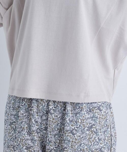 ADIEU TRISTESSE（アデュートリステス）の「オフボディシルエットTシャツ（Tシャツ/カットソー・レディース・ブルー/ブラック/ピンク/レッド/ベージュ・FREE）」の16枚目の写真