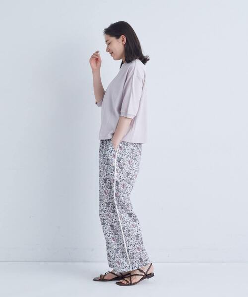 ADIEU TRISTESSE（アデュートリステス）の「オフボディシルエットTシャツ（Tシャツ/カットソー・レディース・ブルー/ブラック/ピンク/レッド/ベージュ・FREE）」の18枚目の写真