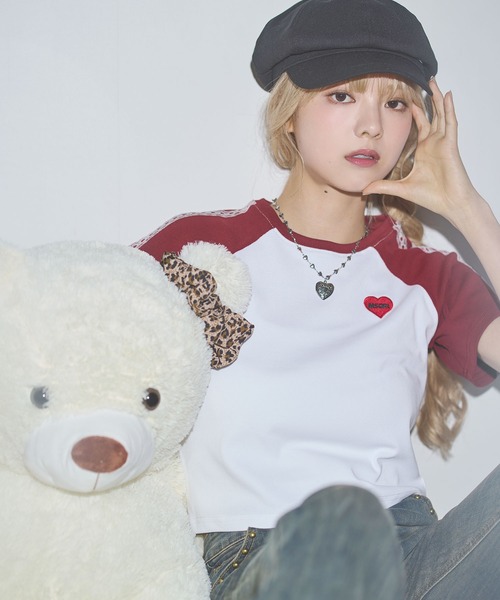 MSGirl(エムエスジーガール)の「ワンポイントラグランレースライン ハートロゴ クロップド丈 半袖Tシャツ(Tシャツ/カットソー・レディース・ワイン/ブラック/チャコール・F)」の3枚目の写真