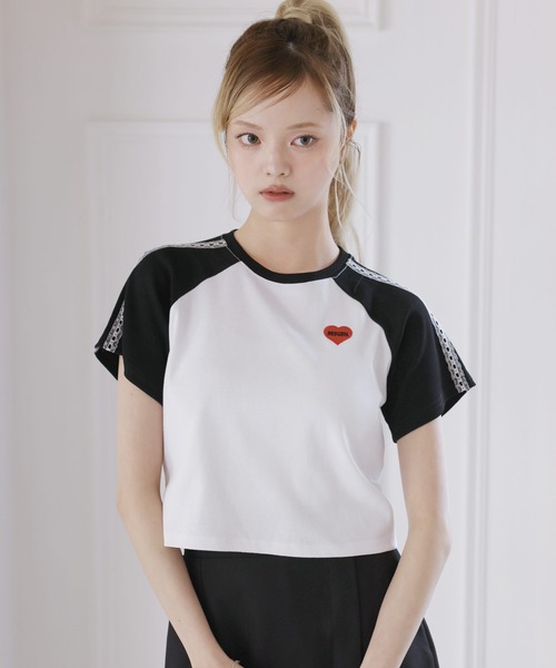 MSGirl(エムエスジーガール)の「ワンポイントラグランレースライン ハートロゴ クロップド丈 半袖Tシャツ(Tシャツ/カットソー・レディース・ワイン/ブラック/チャコール・F)」の1枚目の写真