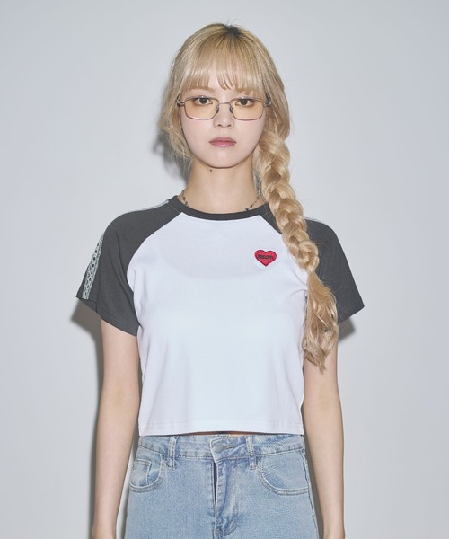 MSGirl(エムエスジーガール)の「ワンポイントラグランレースライン ハートロゴ クロップド丈 半袖Tシャツ(Tシャツ/カットソー・レディース・ワイン/ブラック/チャコール・F)」の6枚目の写真