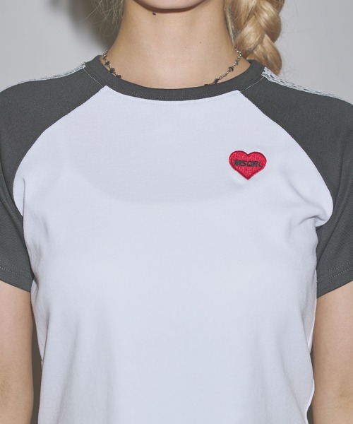 MSGirl(エムエスジーガール)の「ワンポイントラグランレースライン ハートロゴ クロップド丈 半袖Tシャツ(Tシャツ/カットソー・レディース・ワイン/ブラック/チャコール・F)」の9枚目の写真