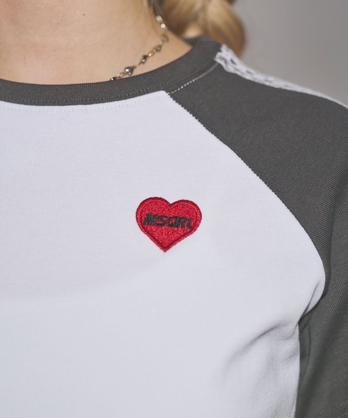 MSGirl(エムエスジーガール)の「ワンポイントラグランレースライン ハートロゴ クロップド丈 半袖Tシャツ(Tシャツ/カットソー・レディース・ワイン/ブラック/チャコール・F)」の11枚目の写真