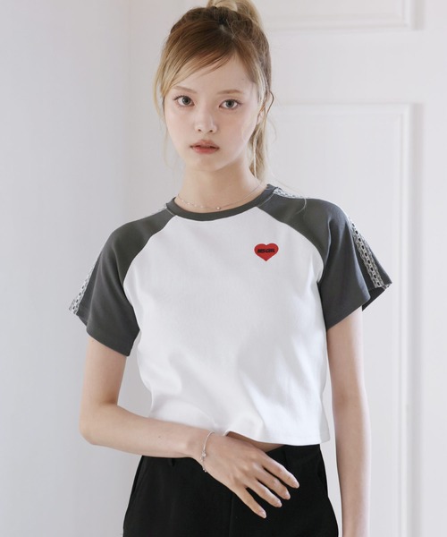 MSGirl(エムエスジーガール)の「ワンポイントラグランレースライン ハートロゴ クロップド丈 半袖Tシャツ(Tシャツ/カットソー・レディース・ワイン/ブラック/チャコール・F)」の22枚目の写真