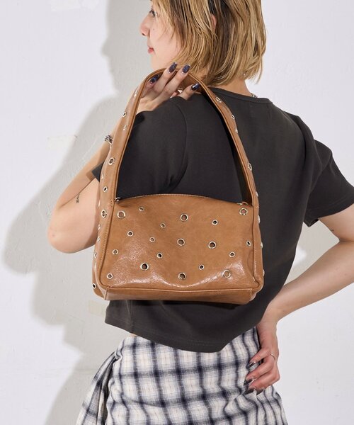 WHO'S WHO gallery(フーズフーギャラリー)の「【2way】ハトメショルダーバッグ(ショルダーバッグ・レディース・ブラック/オフホワイト/ブラウン・FREE)」の3枚目の写真