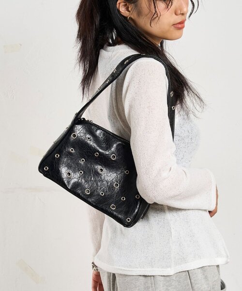 WHO'S WHO gallery(フーズフーギャラリー)の「【2way】ハトメショルダーバッグ(ショルダーバッグ・レディース・ブラック/オフホワイト/ブラウン・FREE)」の5枚目の写真