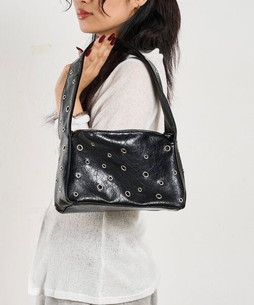 WHO'S WHO gallery(フーズフーギャラリー)の「【2way】ハトメショルダーバッグ(ショルダーバッグ・レディース・ブラック/オフホワイト/ブラウン・FREE)」の6枚目の写真