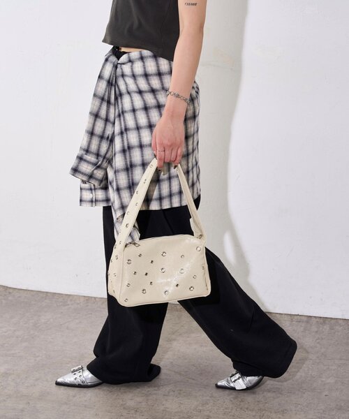 WHO'S WHO gallery(フーズフーギャラリー)の「【2way】ハトメショルダーバッグ(ショルダーバッグ・レディース・ブラック/オフホワイト/ブラウン・FREE)」の10枚目の写真