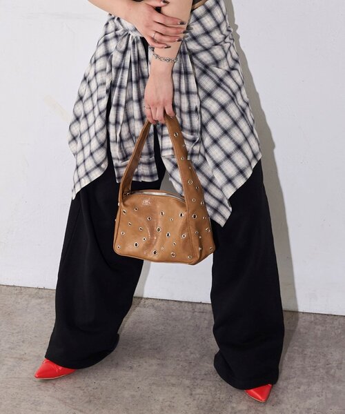 WHO'S WHO gallery(フーズフーギャラリー)の「【2way】ハトメショルダーバッグ(ショルダーバッグ・レディース・ブラック/オフホワイト/ブラウン・FREE)」の13枚目の写真