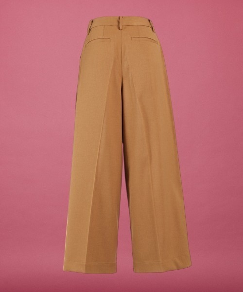 unrelaxing（アンリラクシング）の「センタータックワイドスラックス（スラックス・レディース・ライトブラウン・マルチサイズ）」の2枚目の写真