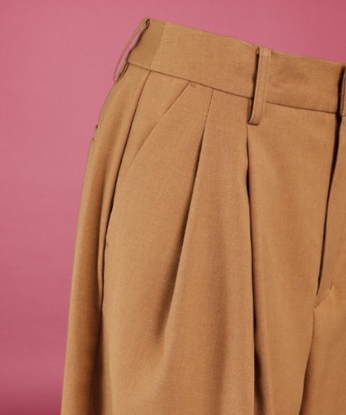 unrelaxing（アンリラクシング）の「センタータックワイドスラックス（スラックス・レディース・ライトブラウン・マルチサイズ）」の3枚目の写真