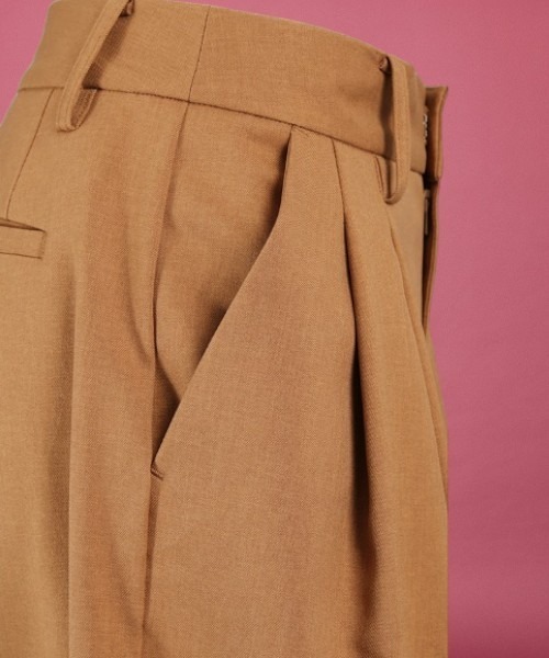 unrelaxing（アンリラクシング）の「センタータックワイドスラックス（スラックス・レディース・ライトブラウン・マルチサイズ）」の4枚目の写真