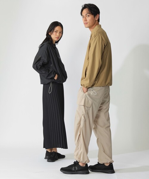 ECOALF（エコアルフ）の「ACT CLAIM コーチジャケット UNISEX 【日本限定】（ブルゾン・レディース・ベージュ系その他3/ブラック・L/M）」の4枚目の写真
