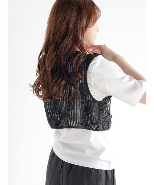 FIKA.(フィーカ)の「Ladder lace skipper vest(ベスト・レディース・ホワイト/ブラック・MEDIUM)」の4枚目の写真