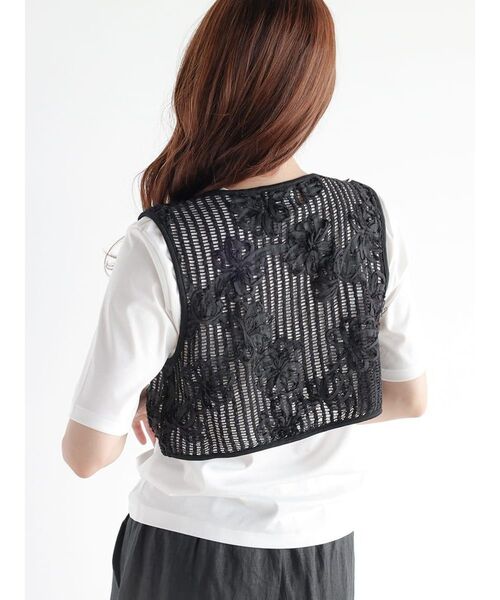FIKA.(フィーカ)の「Ladder lace skipper vest(ベスト・レディース・ホワイト/ブラック・MEDIUM)」の5枚目の写真