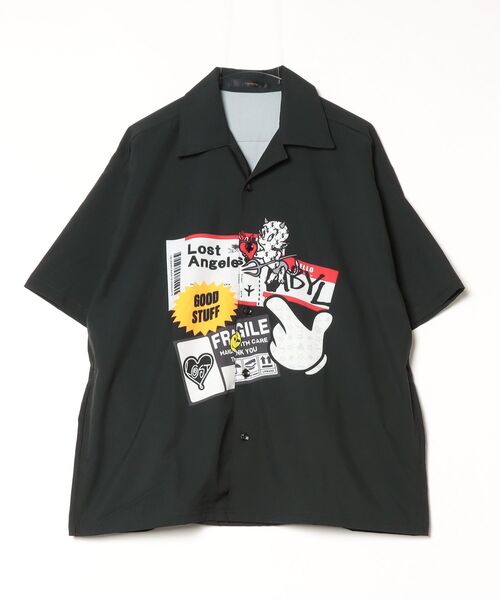STUD MUFFIN(スタッドマフィン)の「STUD MUFFIN/スタッドマフィン/ストレッチサテン ステッカーコラージュ オープンカラーシャツ(シャツ/ブラウス・メンズ・ブラック・2/4)」の11枚目の写真