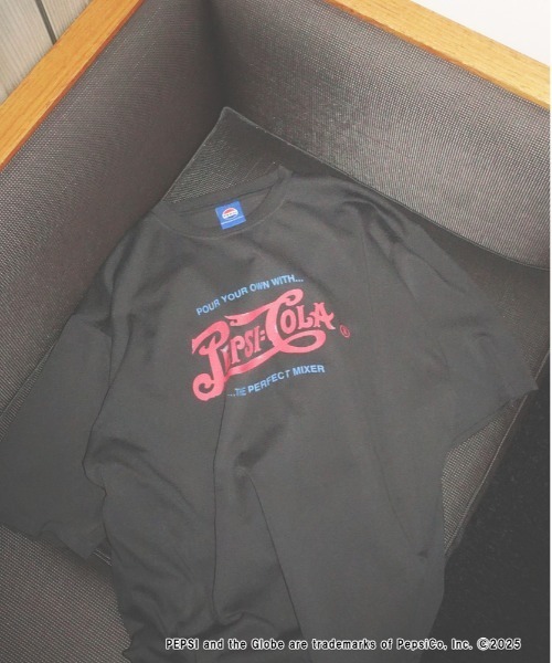 Right-on(ライトオン)の「【店頭で人気】【PEPSI】グラフィックプリントTシャツ(Tシャツ/カットソー・メンズ・キナリ/ダークグレー/ホワイト・M/L/XL)」の2枚目の写真