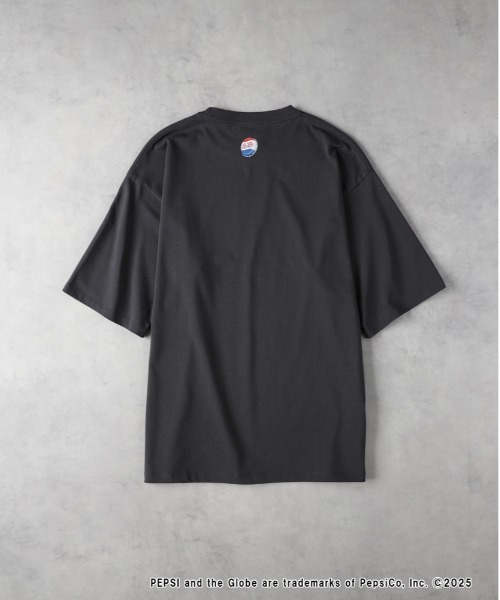Right-on(ライトオン)の「【店頭で人気】【PEPSI】グラフィックプリントTシャツ(Tシャツ/カットソー・メンズ・キナリ/ダークグレー/ホワイト・M/L/XL)」の4枚目の写真