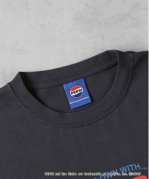 Right-on(ライトオン)の「【店頭で人気】【PEPSI】グラフィックプリントTシャツ(Tシャツ/カットソー・メンズ・キナリ/ダークグレー/ホワイト・M/L/XL)」の22枚目の写真