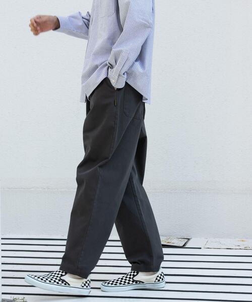 URBAN RESEARCH Sonny Label（アーバンリサーチサニーレーベル）の「ベーシックワイドイージーチノパンツ（その他パンツ・メンズ・ベージュ/ネイビー/ブラック/チャコールグレー・SMALL/MEDIUM/LARGE）」の14枚目の写真