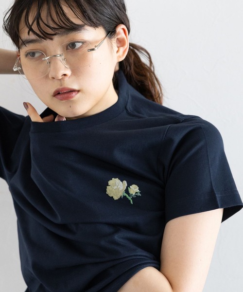 RAGEBLUE(レイジブルー)の「ピクセルフラワープリントTシャツ(Tシャツ/カットソー・レディース・ネイビー/ホワイト/ブラウン・FREE)」の3枚目の写真