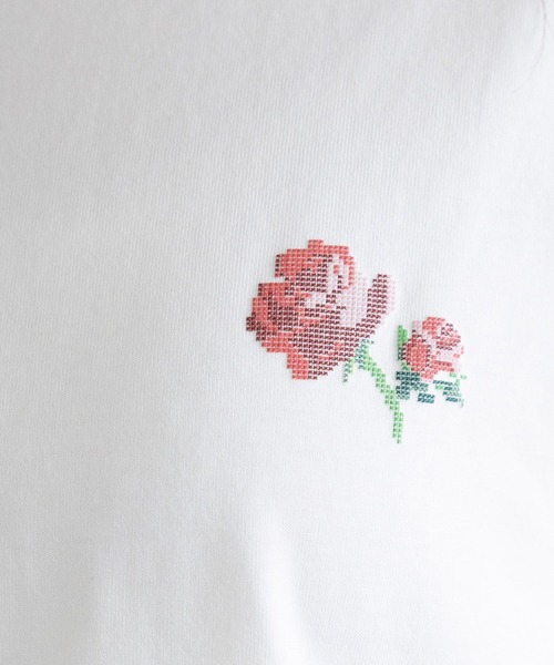 RAGEBLUE(レイジブルー)の「ピクセルフラワープリントTシャツ(Tシャツ/カットソー・レディース・ネイビー/ホワイト/ブラウン・FREE)」の4枚目の写真