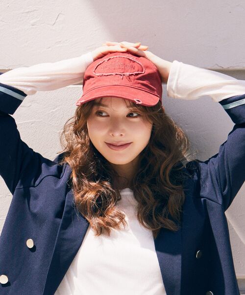 earth music&ecology(アースミュージックアンドエコロジー)の「ダメージロゴキャップ(ニットキャップ/ビーニー・レディース・チャコールグレー/アイボリー/レッド・FREE)」の4枚目の写真
