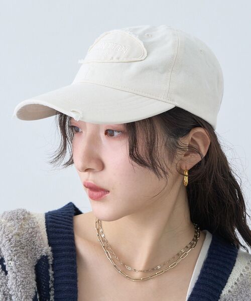 earth music&ecology(アースミュージックアンドエコロジー)の「ダメージロゴキャップ(ニットキャップ/ビーニー・レディース・チャコールグレー/アイボリー/レッド・FREE)」の9枚目の写真