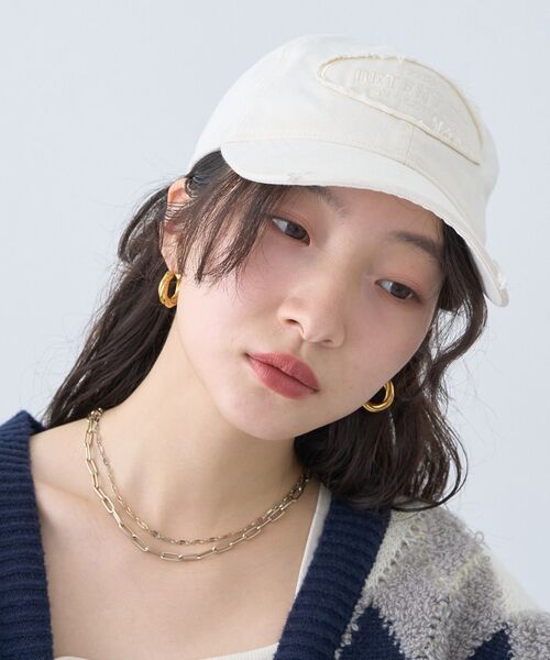 earth music&ecology(アースミュージックアンドエコロジー)の「ダメージロゴキャップ(ニットキャップ/ビーニー・レディース・チャコールグレー/アイボリー/レッド・FREE)」の10枚目の写真