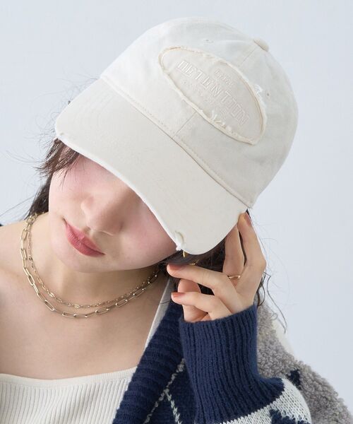 earth music&ecology(アースミュージックアンドエコロジー)の「ダメージロゴキャップ(ニットキャップ/ビーニー・レディース・チャコールグレー/アイボリー/レッド・FREE)」の11枚目の写真