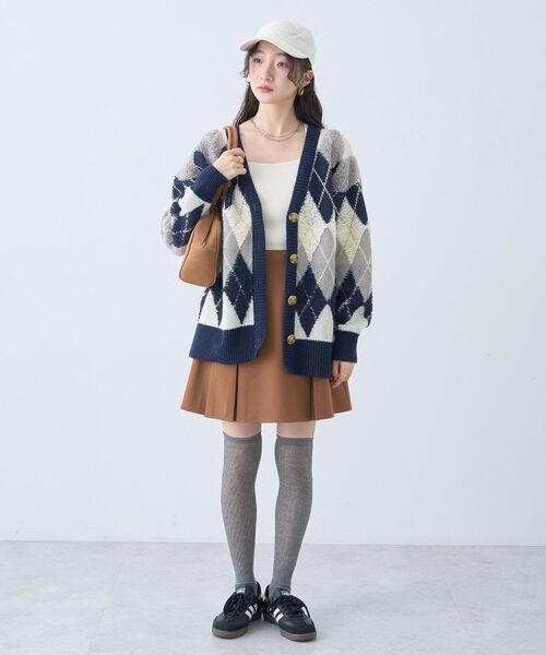 earth music&ecology(アースミュージックアンドエコロジー)の「ダメージロゴキャップ(ニットキャップ/ビーニー・レディース・チャコールグレー/アイボリー/レッド・FREE)」の13枚目の写真