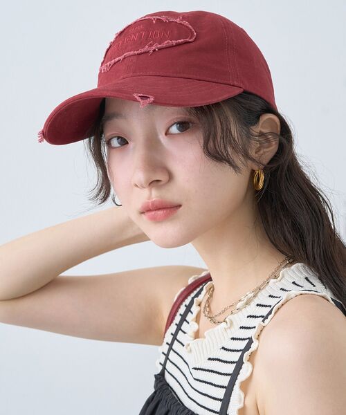 earth music&ecology(アースミュージックアンドエコロジー)の「ダメージロゴキャップ(ニットキャップ/ビーニー・レディース・チャコールグレー/アイボリー/レッド・FREE)」の21枚目の写真
