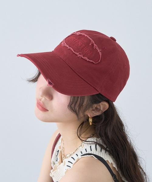 earth music&ecology(アースミュージックアンドエコロジー)の「ダメージロゴキャップ(ニットキャップ/ビーニー・レディース・チャコールグレー/アイボリー/レッド・FREE)」の3枚目の写真