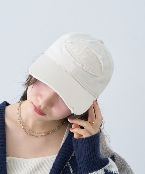 earth music&ecology(アースミュージックアンドエコロジー)の「ダメージロゴキャップ(ニットキャップ/ビーニー・レディース・チャコールグレー/アイボリー/レッド・FREE)」の2枚目の写真