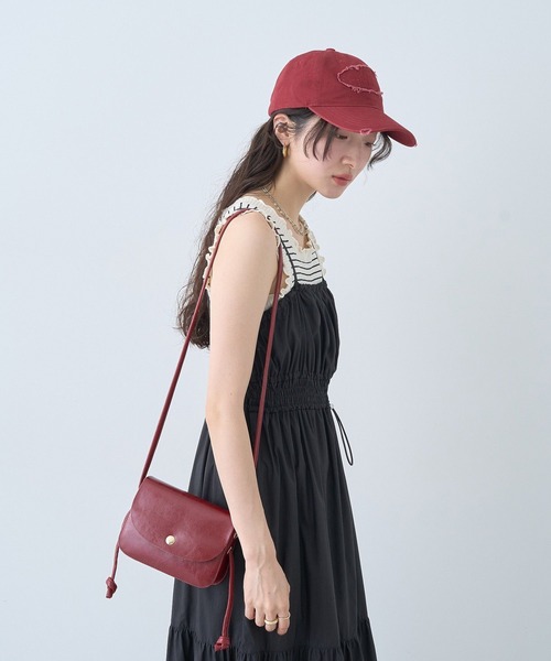 earth music&ecology(アースミュージックアンドエコロジー)の「ダメージロゴキャップ(ニットキャップ/ビーニー・レディース・チャコールグレー/アイボリー/レッド・FREE)」の6枚目の写真