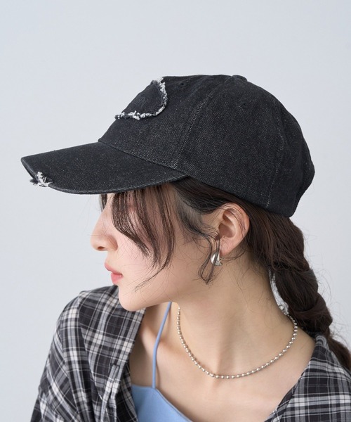 earth music&ecology(アースミュージックアンドエコロジー)の「ダメージロゴキャップ(ニットキャップ/ビーニー・レディース・チャコールグレー/アイボリー/レッド・FREE)」の11枚目の写真