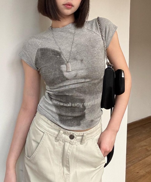 gossip!ロサンゼルス(ゴシップロサンゼルス)の「Y2K フレンチスリーブTシャツ(Tシャツ/カットソー・レディース・グレー・FREE)」の1枚目の写真