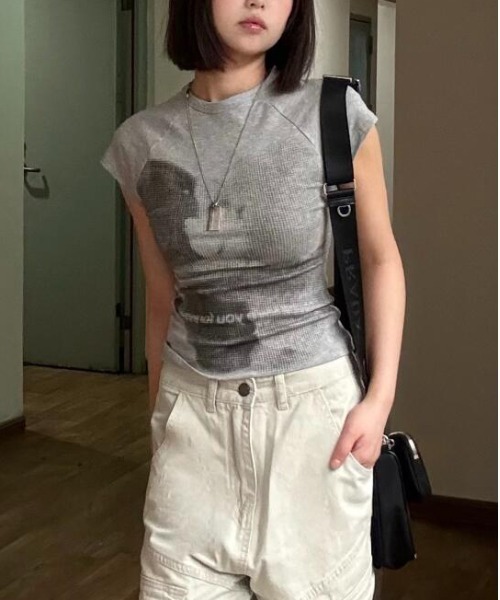 gossip!ロサンゼルス(ゴシップロサンゼルス)の「Y2K フレンチスリーブTシャツ(Tシャツ/カットソー・レディース・グレー・FREE)」の5枚目の写真