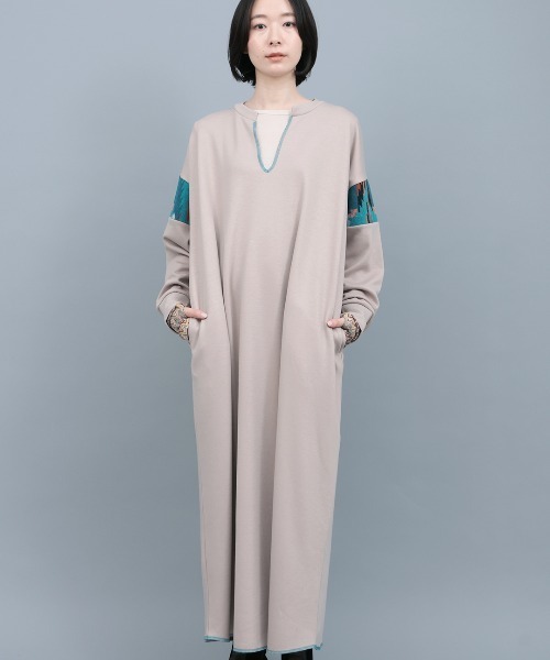 チチカカ(チチカカ)の「裏シャギースリットネックワンピース(ワンピース・レディース・ベージュ/グリーン/ブラック・FREE)」の1枚目の写真