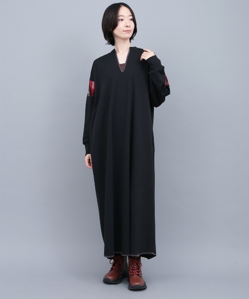 チチカカ(チチカカ)の「裏シャギースリットネックワンピース(ワンピース・レディース・ベージュ/グリーン/ブラック・FREE)」の4枚目の写真