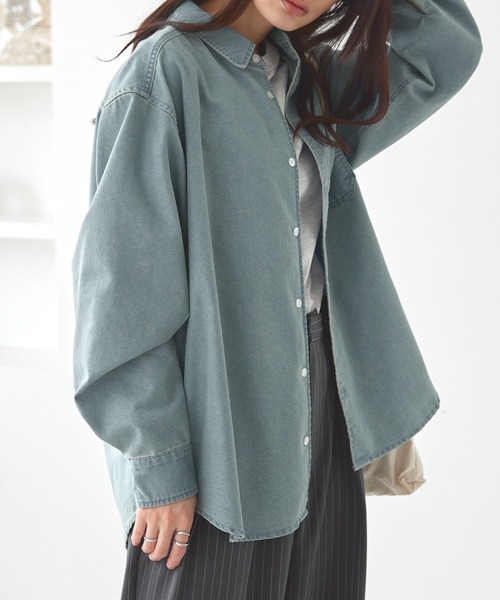 PENNEYS（ぺニーズ）の「PENNEYS/ペニーズ 別注 THE FOX ロゴ ワンポイントワッペン刺繍  ヴィンテージ加工 オーバーサイズ レギュラーカラー  デニムシャツ（シャツ/ブラウス・レディース・ネイビー/ブラック/ブルー・L/M）」の21枚目の写真