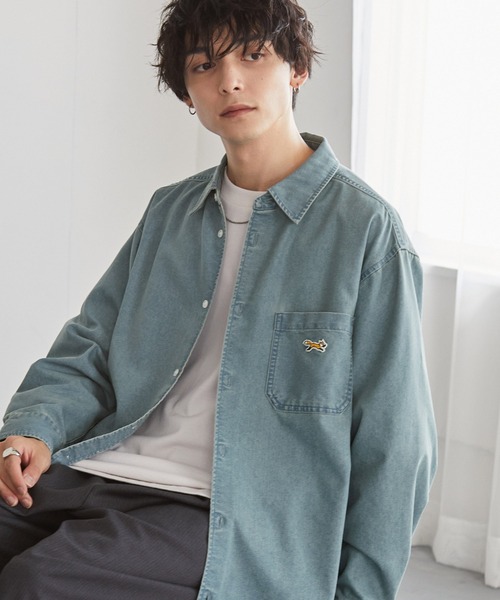 PENNEYS（ぺニーズ）の「PENNEYS/ペニーズ 別注 THE FOX ロゴ ワンポイントワッペン刺繍  ヴィンテージ加工 オーバーサイズ レギュラーカラー  デニムシャツ（シャツ/ブラウス・レディース・ネイビー/ブラック/ブルー・L/M）」の4枚目の写真