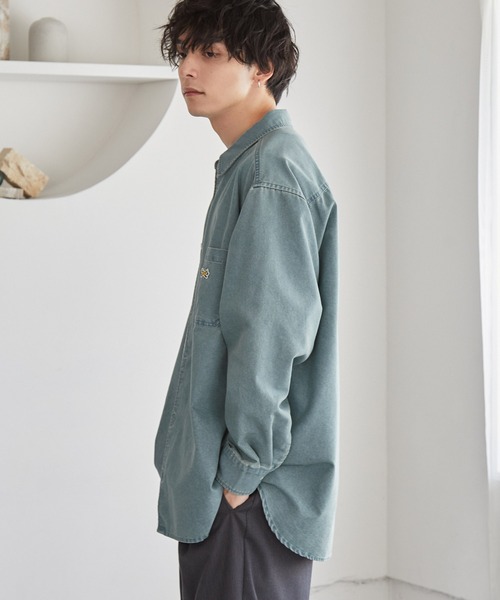 PENNEYS（ぺニーズ）の「PENNEYS/ペニーズ 別注 THE FOX ロゴ ワンポイントワッペン刺繍  ヴィンテージ加工 オーバーサイズ レギュラーカラー  デニムシャツ（シャツ/ブラウス・レディース・ネイビー/ブラック/ブルー・L/M）」の10枚目の写真