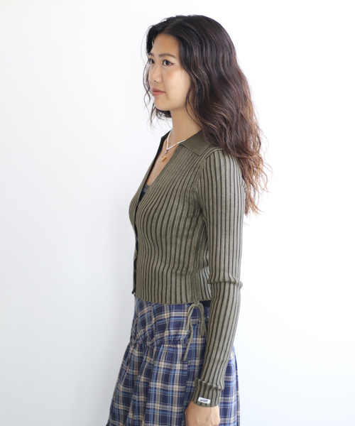 Guess（ゲス）の「GUESS/ゲス GO SHIRRED TIE CARDIGAN（ニット/セーター・レディース・チャコールグレー・SMALL）」の2枚目の写真