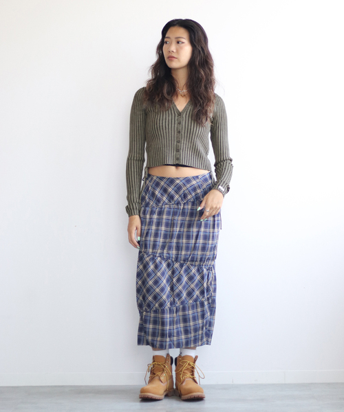 Guess（ゲス）の「GUESS/ゲス GO SHIRRED TIE CARDIGAN（ニット/セーター・レディース・チャコールグレー・SMALL）」の4枚目の写真