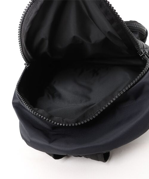 HUNTER(ハンター)の「HUNTER/ハンター バックパック ナイロン クラシック ミニ NYLON CLASSIC MINI BACKPACK 撥水 UBB5510KBM(バックパック/リュック・レディース・ブラック/アイボリー/ライトブルー・FREE)」の6枚目の写真